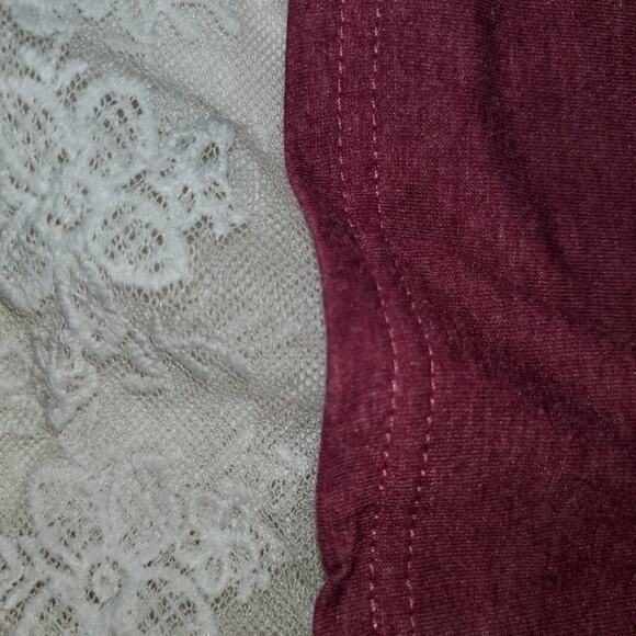 Unknown brand medium tunic. Maroon with lace trim at the bottom. Has pockets - Picture 4 of 7